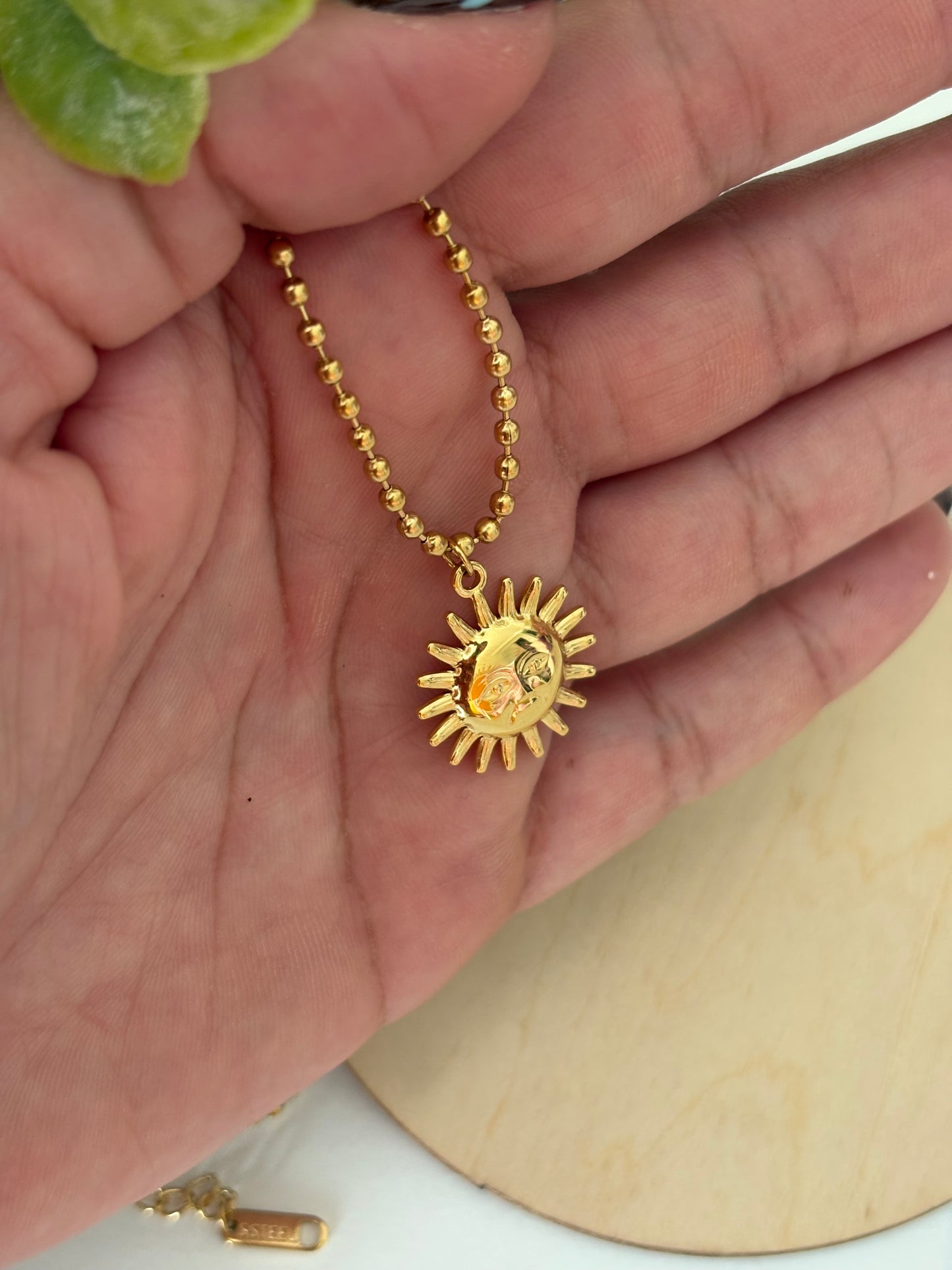 Gold Sunny necklace