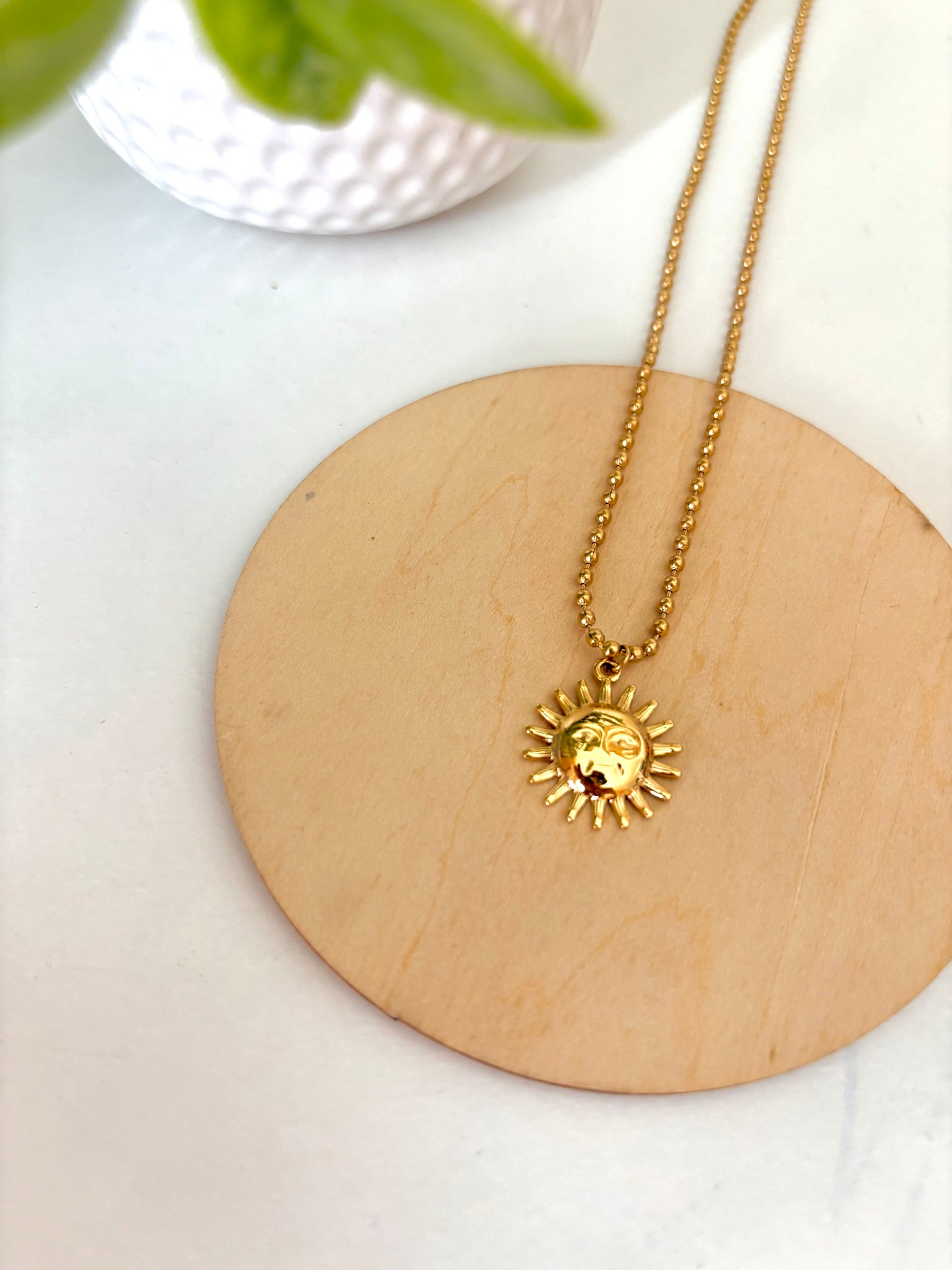 Gold Sunny necklace