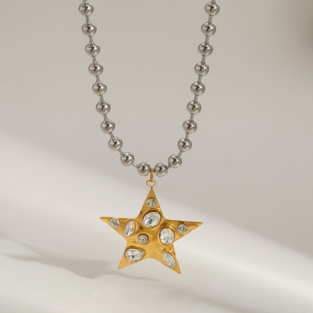 Glitter star necklace